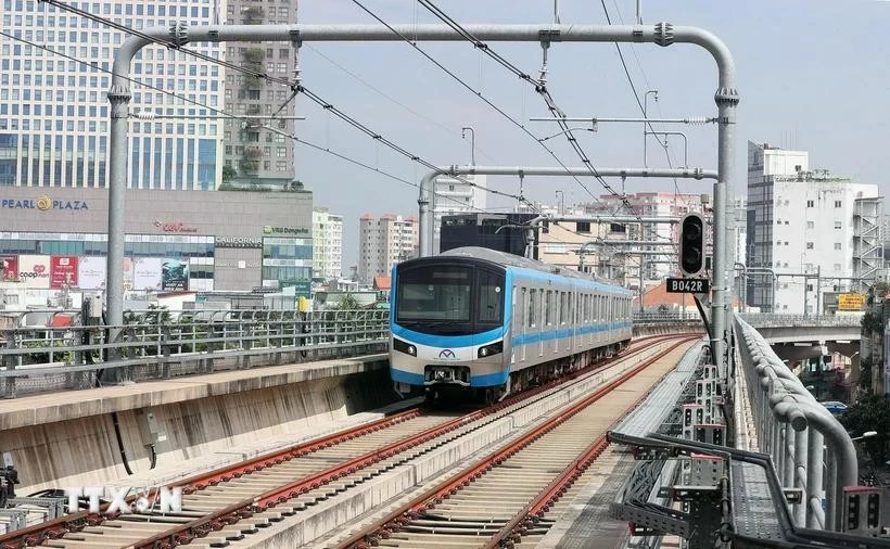 Tren que circula por la línea de metro Ben Thanh-Suoi Tien. (Foto: VNA)