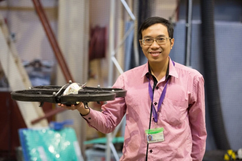 Tran Phi Vu, en el laboratorio de investigación de la Universidad de Nueva Gales del Sur, Australia. (Foto: VNA)