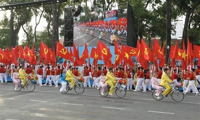 Programa de exhibición artística de los artistas de Ciudad Ho Chi Minh durante el ensayo general. (Foto: VNA)