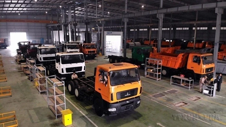 Ensamblaje de automóviles en una empresa en el distrito de Kim Dong, en la provincia de Hung Yen. (Fuente: VNA)