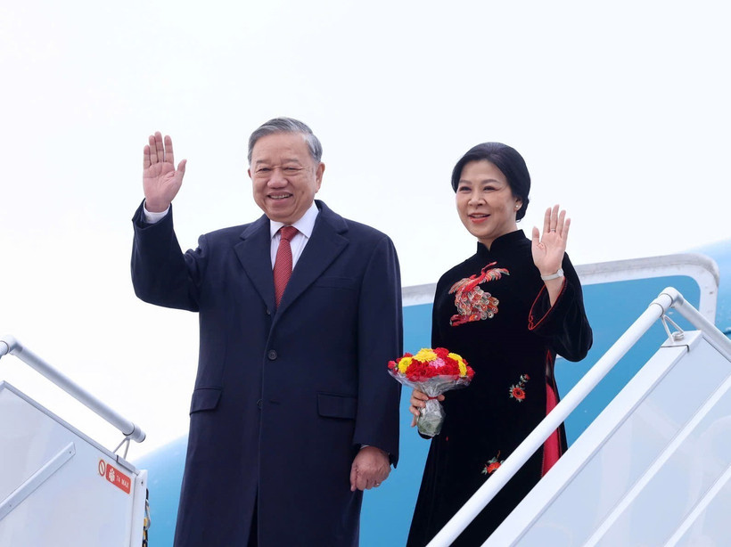 El secretario general del Partido Comunista de Vietnam, To Lam, y su esposa, concluyen su visita oficial a Finlandia.(Foto: VNA)