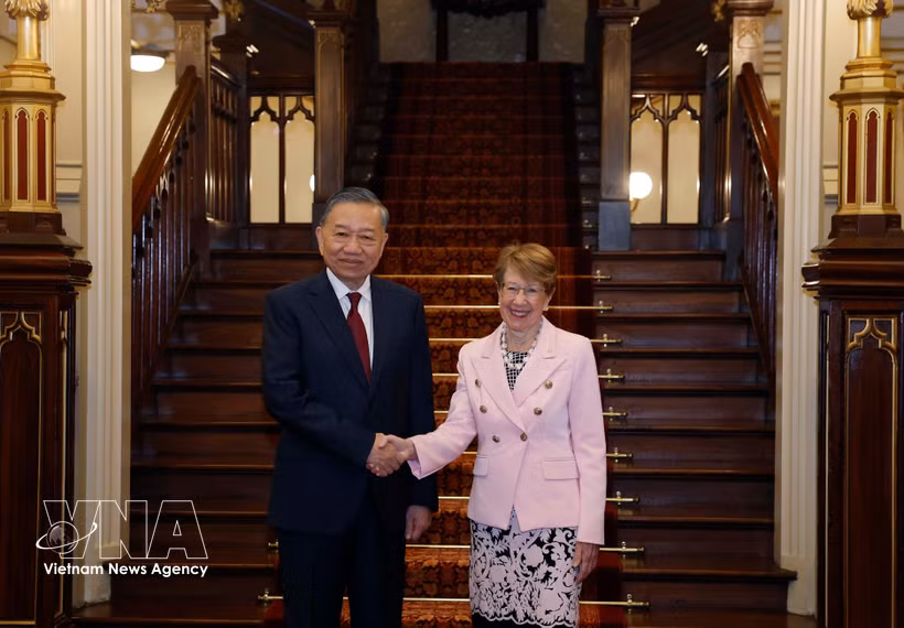 El secretario general del Partido Comunista y presidente de Vietnam, To Lam, se reúne con la gobernadora de Nueva Gales del Sur, Margaret Beazley. (Foto: VNA)