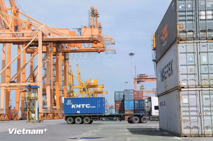 En 2024, las exportaciones generaron alrededor de 403.700 millones de dólares, un aumento del 13,8% respecto al mismo período del año pasado. (Foto: Vietnam+)