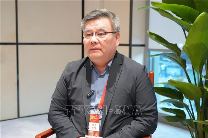 El profesor Cui Hongjian, de la Academia de Gobernanza Regional y Global de la Universidad de Lenguas Extranjeras de Beijing. (Foto: VNA)