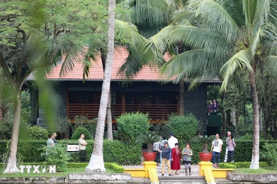 La casa sobre pilotes donde vivió y trabajó el Presidente Ho Chi Minh desde mayo de 1958 hasta agosto de 1969. (Foto: VNA)