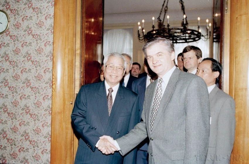 El primer ministro polaco, Włodzimierz Cimoszewicz, mantuvo conversaciones con su par vietnamita Vo Van Kiet durante una visita oficial a Varsovia en 1997. (Foto: VNA)