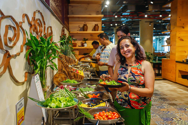 Los turistas indios no sólo se sorprenden con las obras en Ba Na, sino también con su gastronomía. 2.jpg