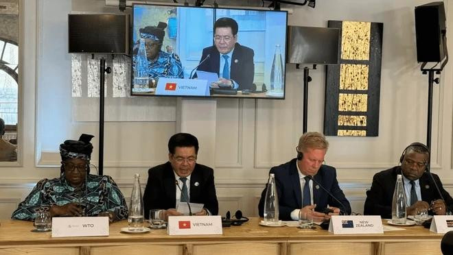 El ministro de Industria y Comercio de Vietnam, Nguyen Hong Dien, pronuncia un discurso en la reunión ampliada de ministros de Comercio del G7 (Fuente: Vietnam+) image-5e8af-3975.png.webp