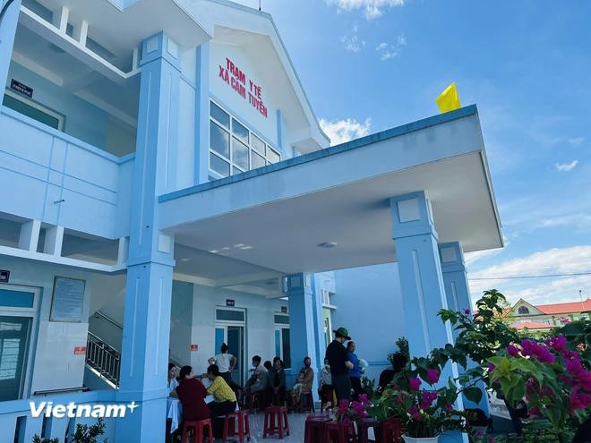 El centro de salud de la comuna de Cam Tuyen (distrito de Cam Lo, provincia de Quang Tri) ha sido renovado con fondos del proyecto. (Foto: Vietnam+) a-2-2301.jpg.webp