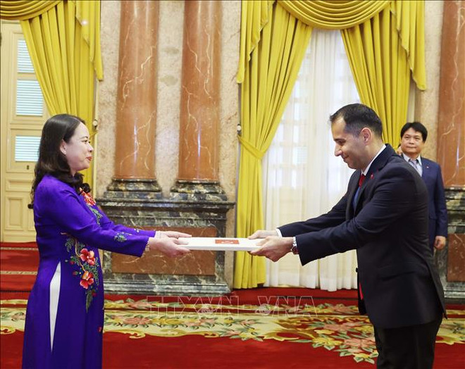 Vo Thi Anh Xuan recibe la carta credencial del nuevo embajador de Turquía, Korhan Kemik (Fuente: VNA) uuid=D079AF0E-55E4-48E1-B1D5-72E7A3517741&library=1&type=1&mode=1&loc=true&cap=true.jpg