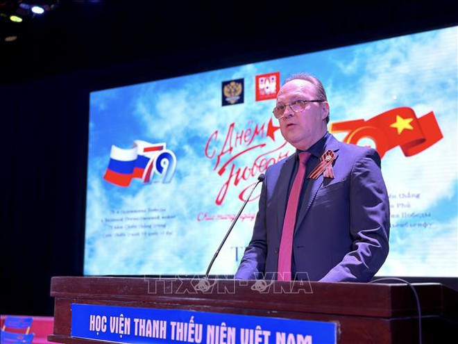 El embajador de Rusia en Vietnam, G.S. Bezdetko (Fuente: VNA) Đại_sứ_Liên_bang_Nga_tại_Việt_Nam_G.S._Bezdetko_phát_biểu_tại_Lễ_tưởng_niệm._TTXVN.jpg
