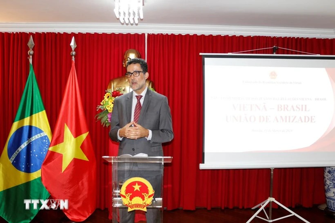 El viceministro de Relaciones Exteriores de Brasil, Eduardo Paes Saboia, en el encuentro amistoso de Vietnam y Brasil (Fuente: Embajada de Vietnam en Brasil) i76ht9ga.png