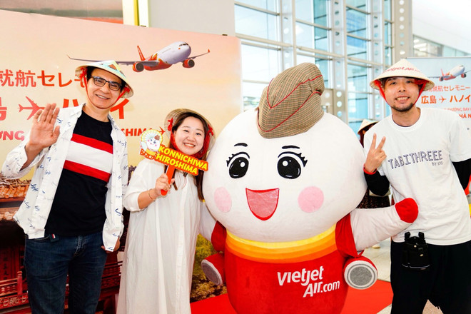 Los pasajeros de la ruta aérea Hanoi - Hiroshima (Fuente: Vietjet) Photo_7_(1).jpg