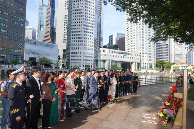 El acto en Singapur (Fuente: VNA) uuid=A120A943-6EBE-4EC7-8F39-C3A94CE70A82&library=1&type=1&mode=1&loc=true&cap=true.jpg