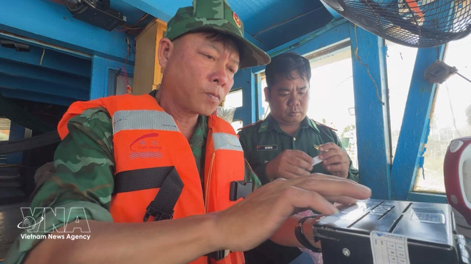 vnanet-potal-quang-ngai-siet-chat-doi-soat-tau-ca-quyet-tam-go-the-vang-iuu-8673308.jpg