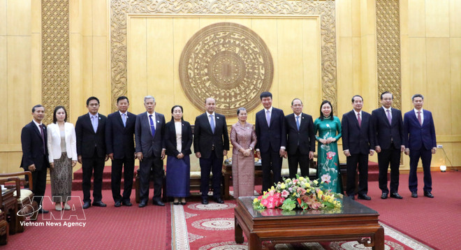 vnanet-potal-doan-dai-bieu-cap-cao-hoi-dong-quoc-gia-mat-tran-doan-ket-phat-trien-to-quoc-campuchia-lam-viec-tai-tinh-ninh-binh-8656084.jpg