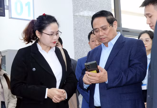 vna-potal-thu-tuong-chinh-phu-pham-minh-chinh-tham-trung-tam-phuc-vu-hanh-chinh-cong-tinh-quang-ninh-8554769.jpg