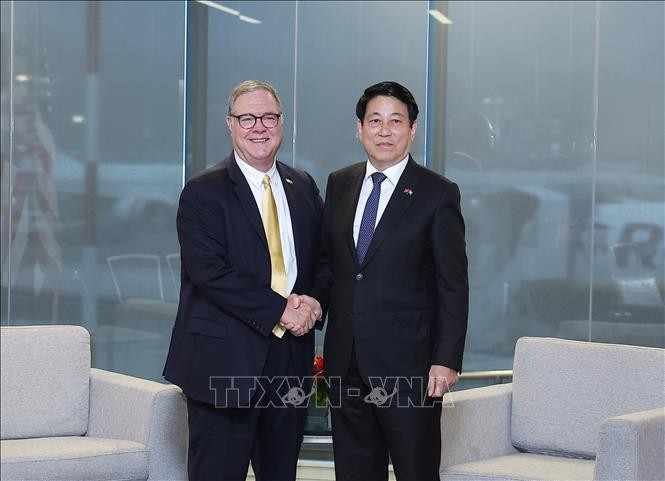 El presidente de Vietnam, Luong Cuong, y el vicegobernador de Washington, Denny Heck. (Fuente: VNA)