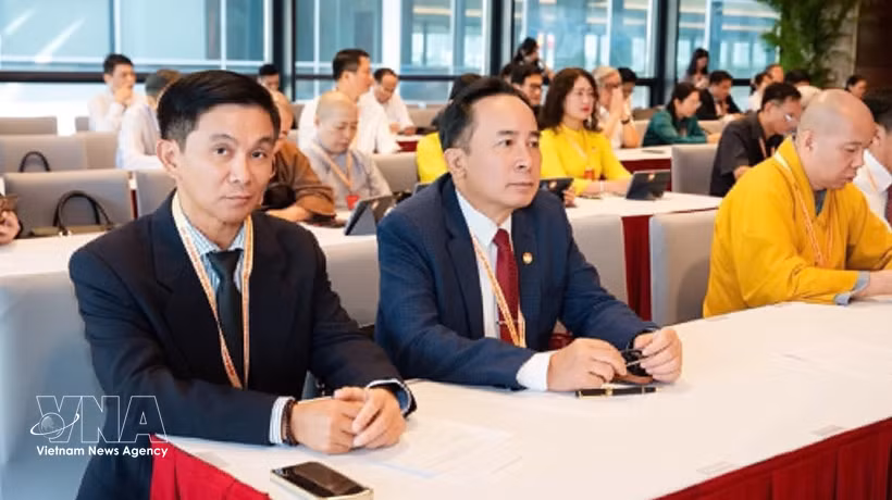 El ingeniero aeronáutico Tran Thang (primero a la izquierda) asistió al Congreso Nacional del Frente de la Patria de Vietnam en enero de 2026. (VNA)