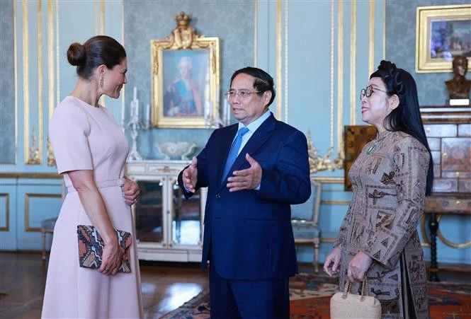 El primer ministro de Vietnam, Pham Minh Chinh, y su esposa realizan una visita de cortesía a la princesa heredera Victoria de Suecia. (Foto: VNA)