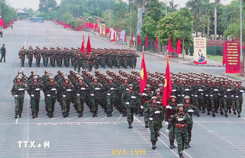 Un entrenamiento conjunto de fuerzas participantes en el desfile. (Fuente: VNA)