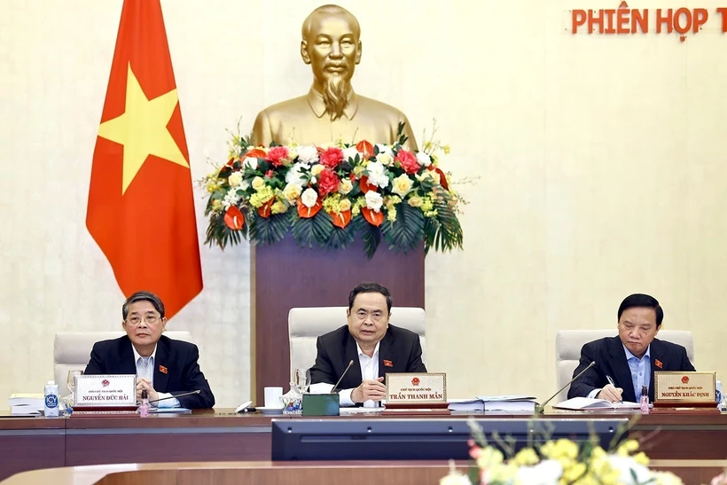 El presidente de la Asamblea Nacional de Vietnam, Tran Thanh Man, habla en la reunión. (Fuente: VNA)