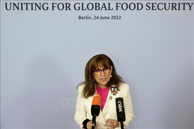 La secretaria general de la Conferencia de las Naciones Unidas sobre Comercio y Desarrollo (UNCTAD), Rebeca Grynspan, habla en una conferencia en Berlín, Alemania, el 24 de junio de 2022. (Fuente: Archivo AFP/VNA)