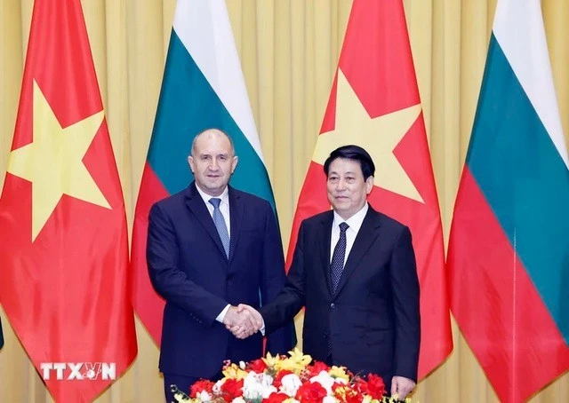 El presidente de Vietnam, Luong Cuong, y su homólogo de Bulgaria, Rumen Radev. (Fuente: VNA)