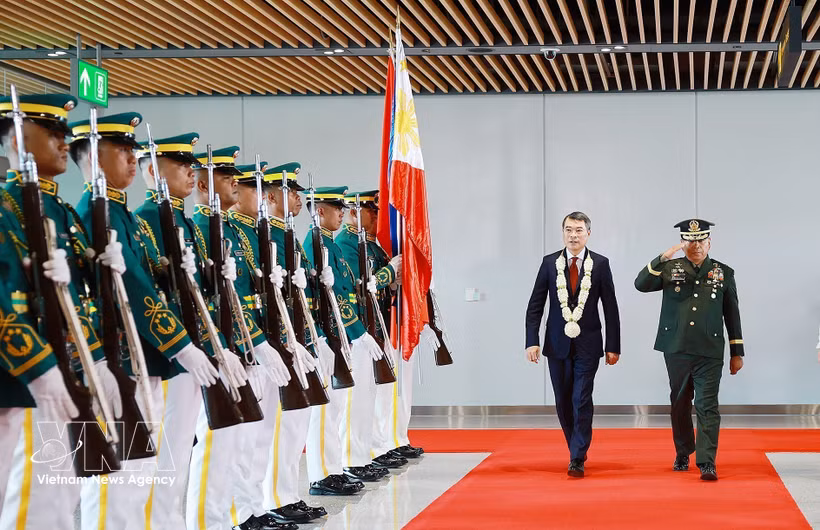 El primer ministro de Vietnam, Le Minh Hung, inicia su agenda de participación en la 48.ª Cumbre de la ASEAN. (Foto: VNA)