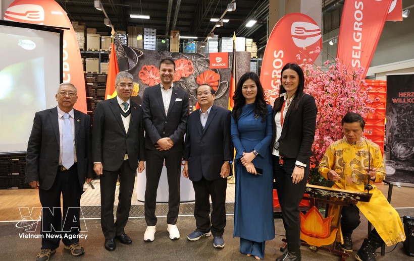 El evento "Día de los Productos de Vietnam", organizado por la Oficina Comercial de Vietnam en Alemania, tuvo lugar en el supermercado Selgros Lichtenberg de Berlín. Foto: VNA