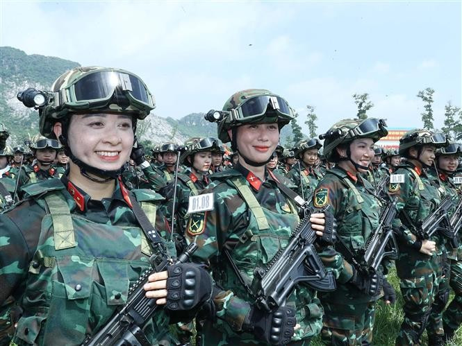 Fuerzas especiales femeninas participan en un entrenamiento conjunto. (Foto: VNA)