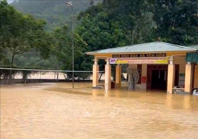 Localidades del oeste de Nghe An se encuentran inundadas en una extensa zona. (Foto: VNA)