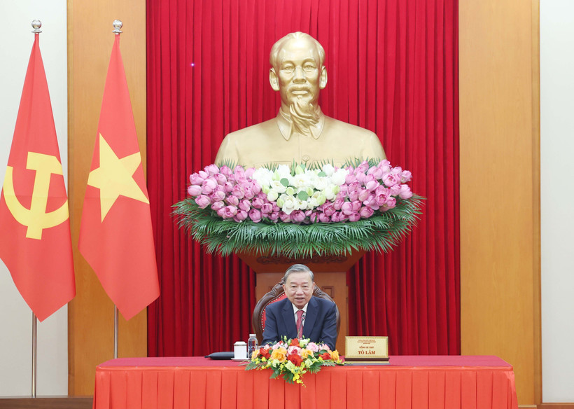 El secretario general del Partido Comunista de Vietnam, To Lam, mantiene una conversación telefónica con el presidente estadounidense, Donald Trump. (Foto: VNA)