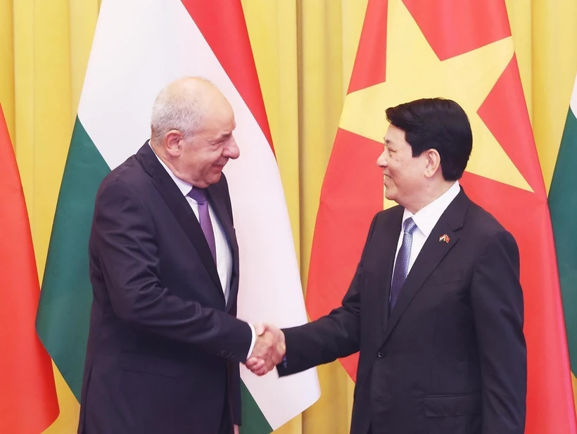 El presidente de Vietnam, Luong Cuong, y su homólogo húngaro, Tamás Sulyok. (Foto: VNA)