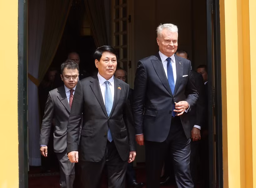 El presidente de Vietnam, Luong Cuong, y homólogo lituano, Gitanas Nauseda. (Foto: VNA)