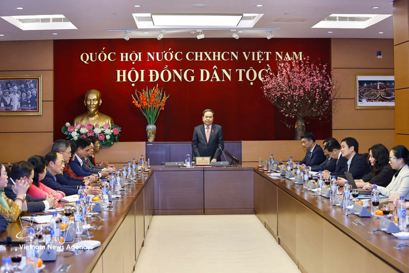 El presidente de la Asamblea Nacional de Vietnam, Tran Thanh Man, habla en la reunión. (Foto: VNA)