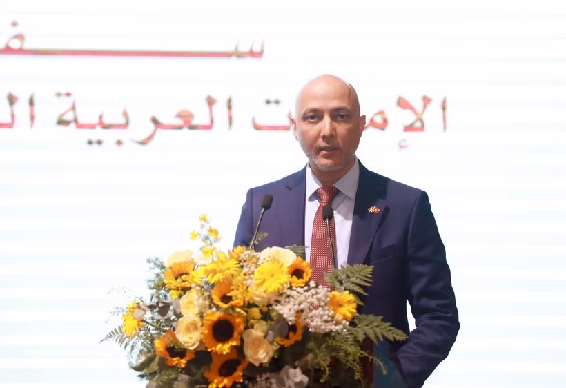 Un representante de la Embajada de los Emiratos Árabes Unidos en Vietnam interviene en la conferencia. Foto: VNA