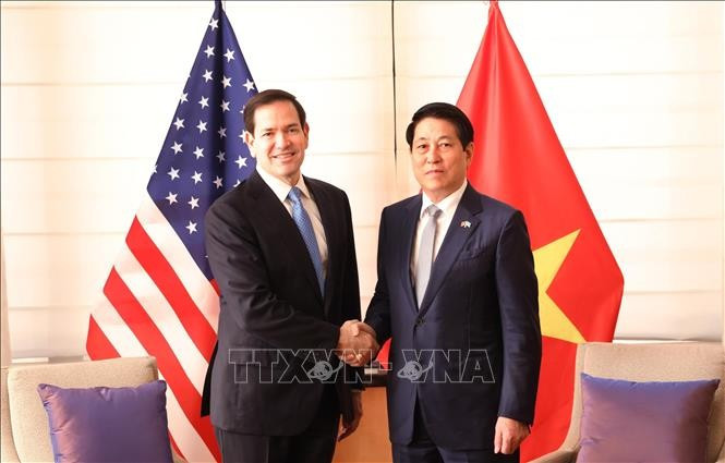 El presidente de Vietnam, Luong Cuong, sostiene un encuentro con el secretario de Estado de Estados Unidos, Marco Rubio. (Fuente: VNA)