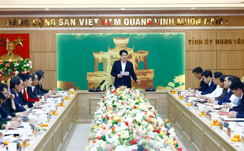 El presidente de Vietnam, Luong Cuong, preside la reunión. (Fuente: VNA)