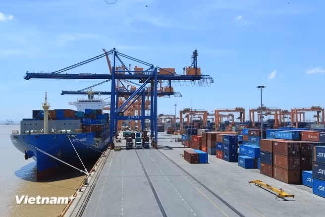 El volumen de negocio de las exportaciones en el primer trimestre se estima en 102,8 mil millones de dólares, lo que supone un incremento del 10,6% respecto al mismo periodo del año anterior. (Foto: Vietnam+)