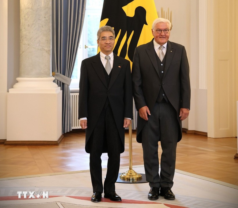 El presidente de Alemania, Frank-Walter Steinmeier y el embajador de Vietnam en Berlín, Nguyen Dac Thanh. (Fuente: VNA)