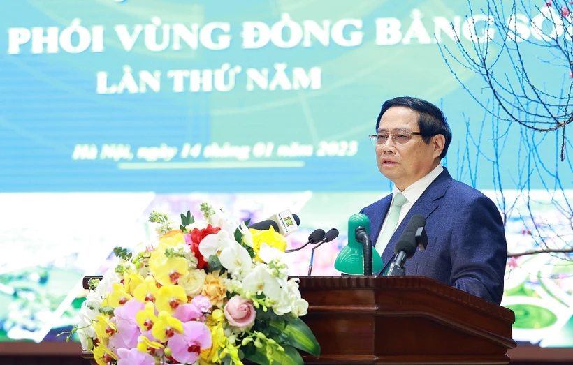 El primer ministro de Vietnam, Pham Minh Chinh, habla en la reunión. (Fuente: VNA)