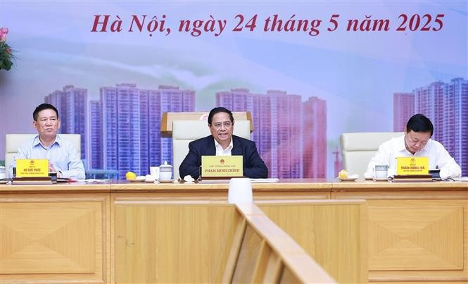 El primer ministro de Vietnam, Pham Minh Chinh, habla en la reunión. (Fuente: VNA)