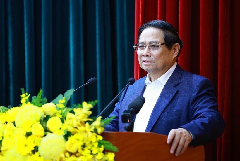 El primer ministro de Vietnam, Pham Minh Chinh, habla en la reunión. (Fuente: VNA)