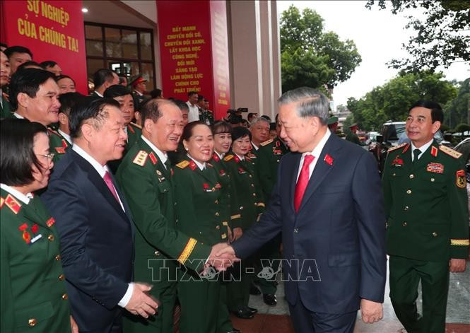 El secretario general del Partido Comunista de Vietnam (PCV), To Lam, y los delegados asistentes. (Fuente: VNA)