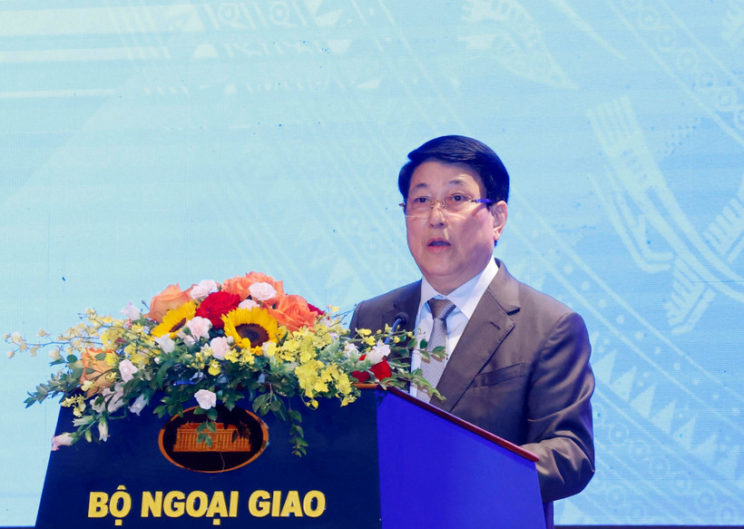 El presidente Luong Cuong pronuncia un discurso en el seminario. (Fuente: VNA)