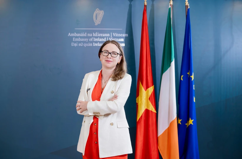 La embajadora de Irlanda en Vietnam, Deirdre Ní Fhallúin. (Fuente: VNA)