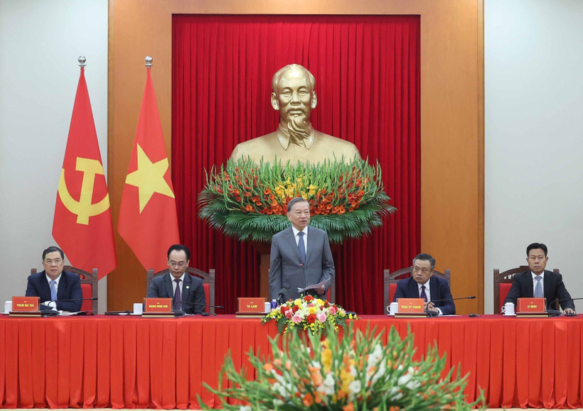 El secretario general del Partido Comunista de Vietnam, To Lam, habla en la conferencia. (Foto: VNA)