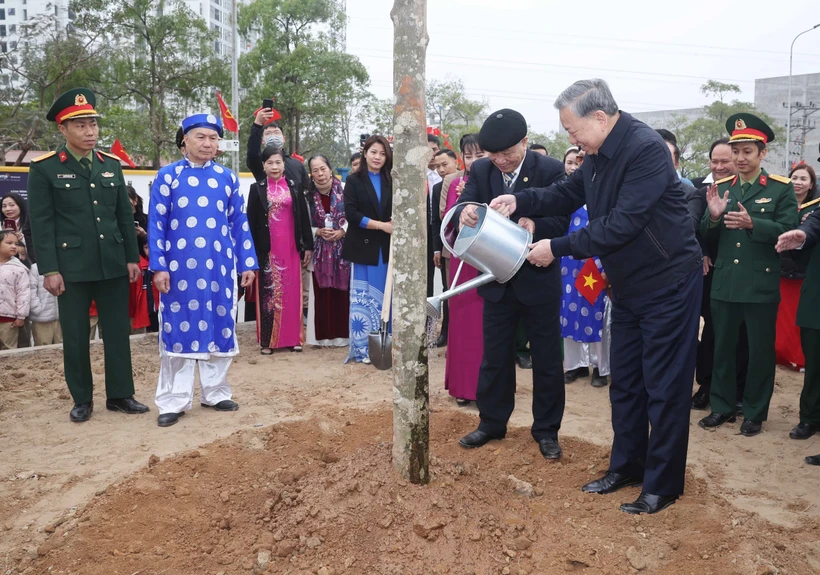 El secretario general del Partido Comunista de Vietnam, To Lam asiste al lanzamiento del Festival de plantación de árboles en la provincia de Hung Yen (Fuente: VNA)