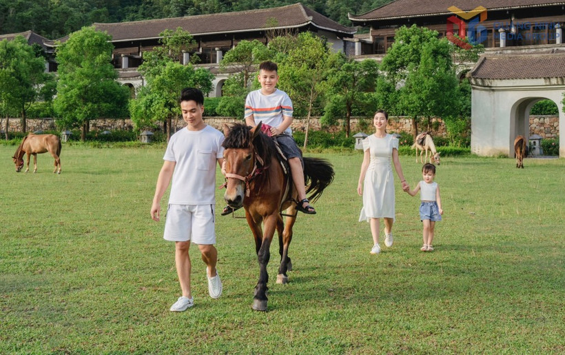 Los turistas montan cabello en el resort Legacy Yen Tu. (Fuente: baoquangninh.vn)